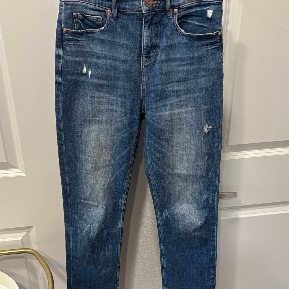 EUC LOFT Blue Distressed Ankle Jeans